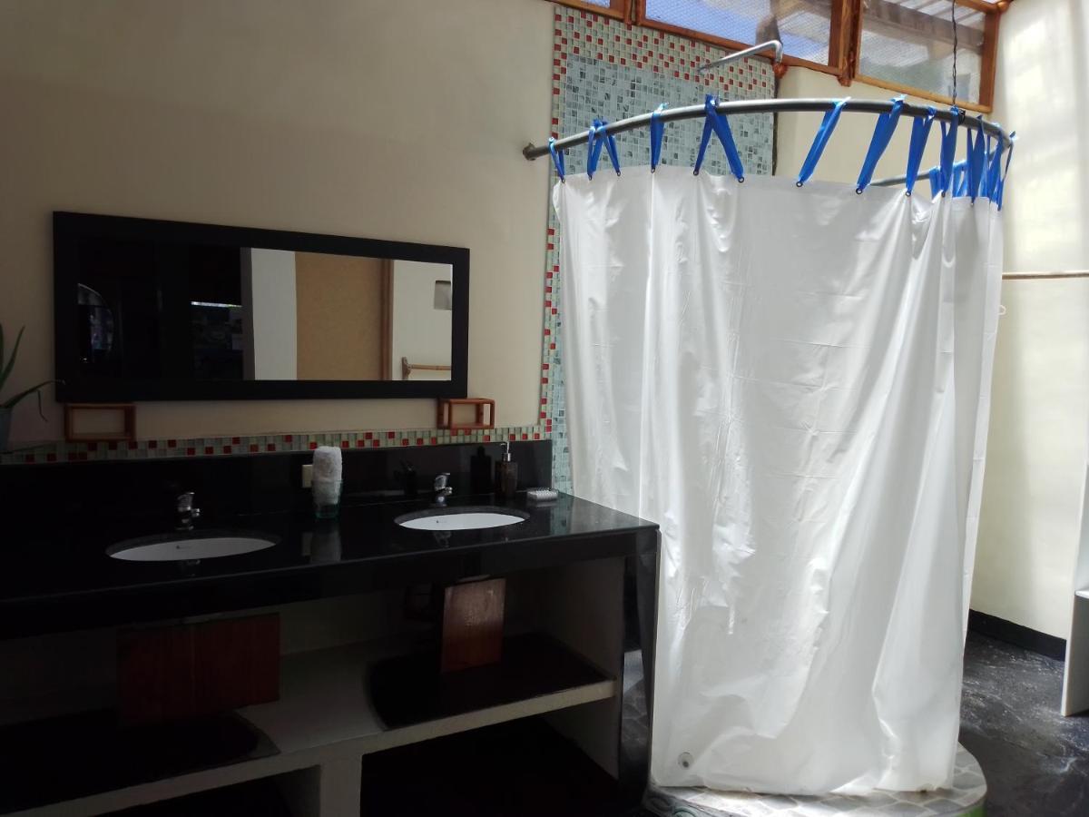 Cozy Hosting Galapagos Apartment ปูแอร์โตอาโยรา ภายนอก รูปภาพ