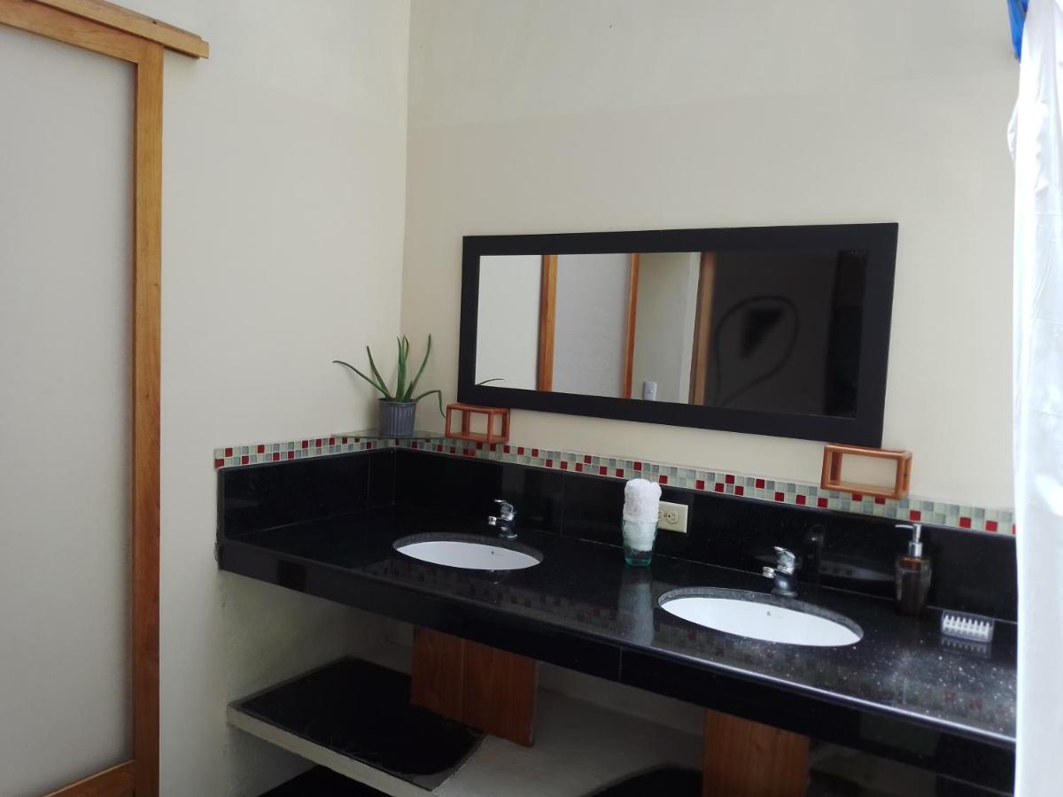 Cozy Hosting Galapagos Apartment ปูแอร์โตอาโยรา ภายนอก รูปภาพ